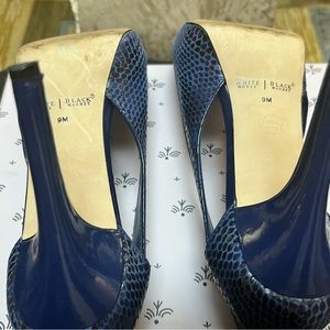 White House Black Market Women's Pumps blue Snake print Shoes Size 9M
